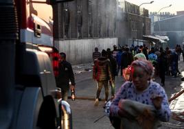 Al menos 52 personas han muerto en un incendio en Johannesburgo