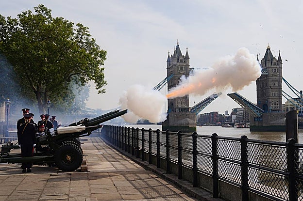 Primer aniversario luctuoso de la reina Isabel II