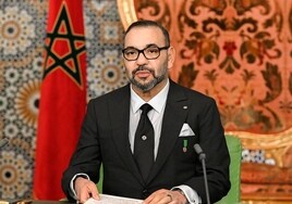 Al Rey de Marruecos, Mohamed VI, le pilla el terremoto en Francia