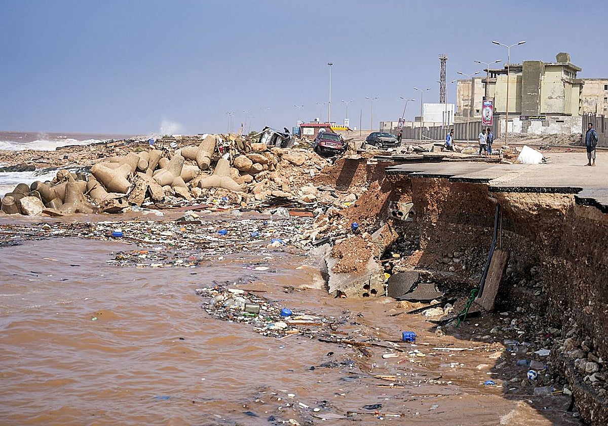 Destrozos provocados en Bengasi tras las tormentas que han arrasado Libia estos días