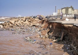 Las inundaciones arrasan Libia, partida en dos por la guerra civil desde la muerte de Gadafi