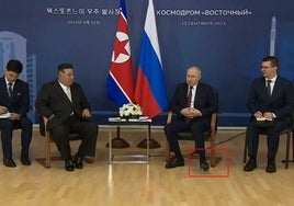 El extraño movimiento del pie de Putin frente a Kim Jong-un: ¿nervios o enfermedad?