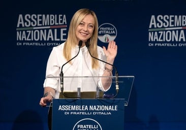 Meloni acusa a la izquierda europea de «hacer inevitable la inmigración masiva»