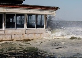 Una marea primaveral arrasa un restaurante en Sudáfrica y deja un muerto y varios heridos