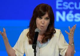 Cristina Kirchner reaparece en público a un mes de las elecciones presidenciales