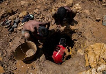«Prefiero sacar oro que ir a la escuela», el drama de niños mineros en Venezuela