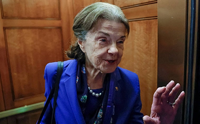 Imagen principal - Arriba, la senadora Diane Feinstein, fallecida esta semana a los 90 años. Debajo, a la izquierda, Chuck Grassley, senador republicano de 90 años;a la derecha, Mitch McConnell, que, a sus 81 años, es el líder republicado en el Senado de EE.UU.