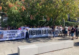 Manifestación por la libertad del español encarcelado en Irán: «Esto le puede pasar a cualquiera»