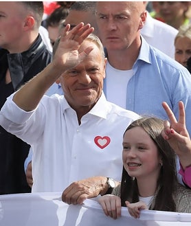 Imagen secundaria 2 - La oposición polaca exhibe músculo en Varsovia: «Al poder le aterroriza perder»