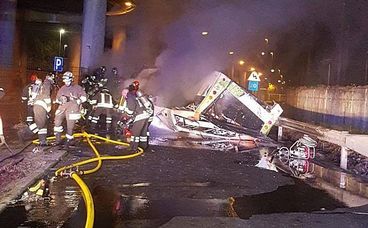 Imagen principal - Al menos 21 muertos y decenas de heridos en un accidente de un autobús en Venecia
