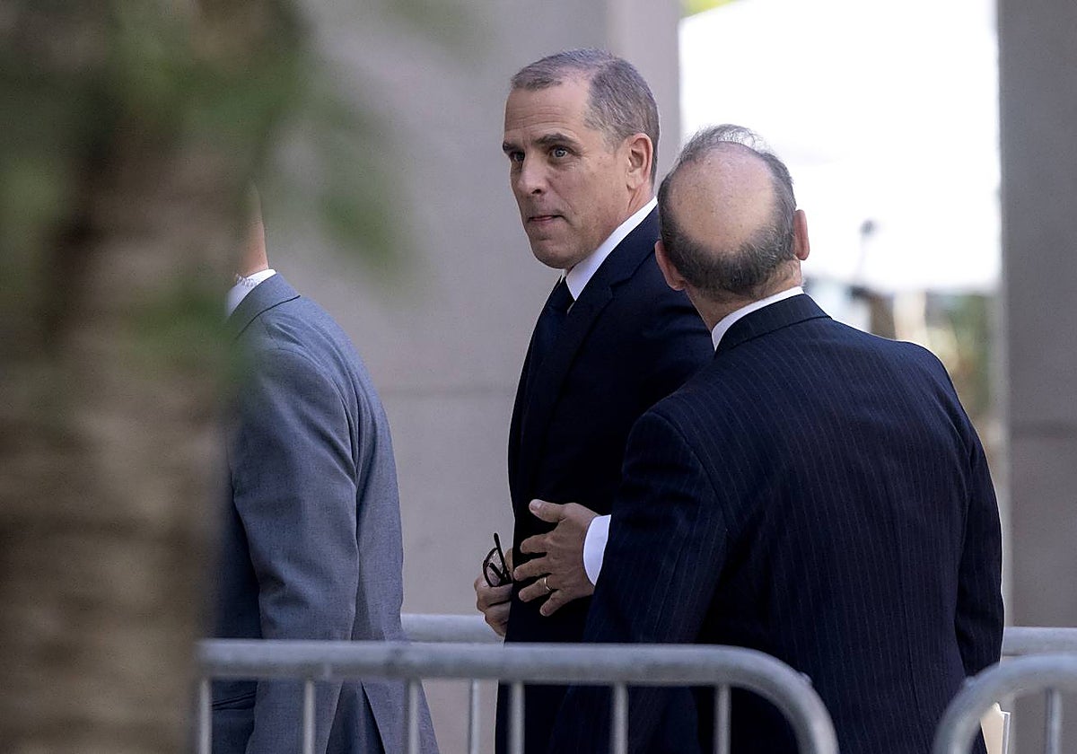 Hunter Biden, hijo del presidente Joe Biden, llegando este martes al tribunal federal de Wilmington