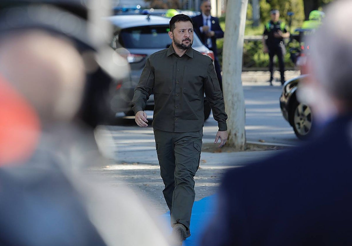 El presidente ucraniano, Volodímir Zelenski, a su llegada a la cumbre de Granada