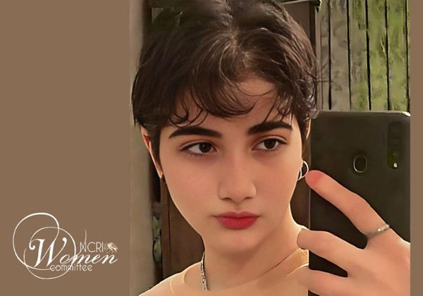 Irán presiona a familiares y amigos de la joven en coma tras sufrir un golpe de la Policía de la Moral