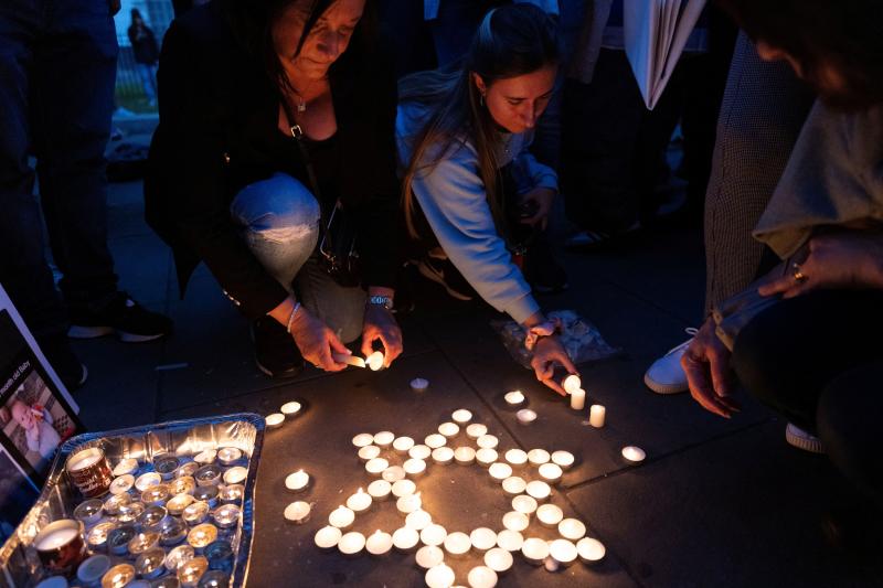 Velas iluminadas en Londres en apoyo a Israel 