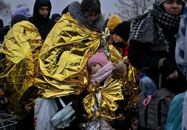 Los ucranianos se preparan para el invierno mientras espera más ataques rusos contra su infraestructura energética