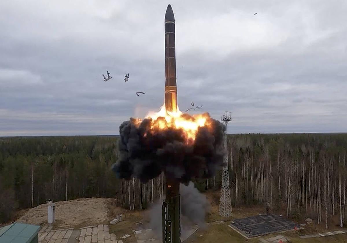 Lanzamiento de un misil balístico intercontinental desde el cosmódromo ruso de Plesetsk