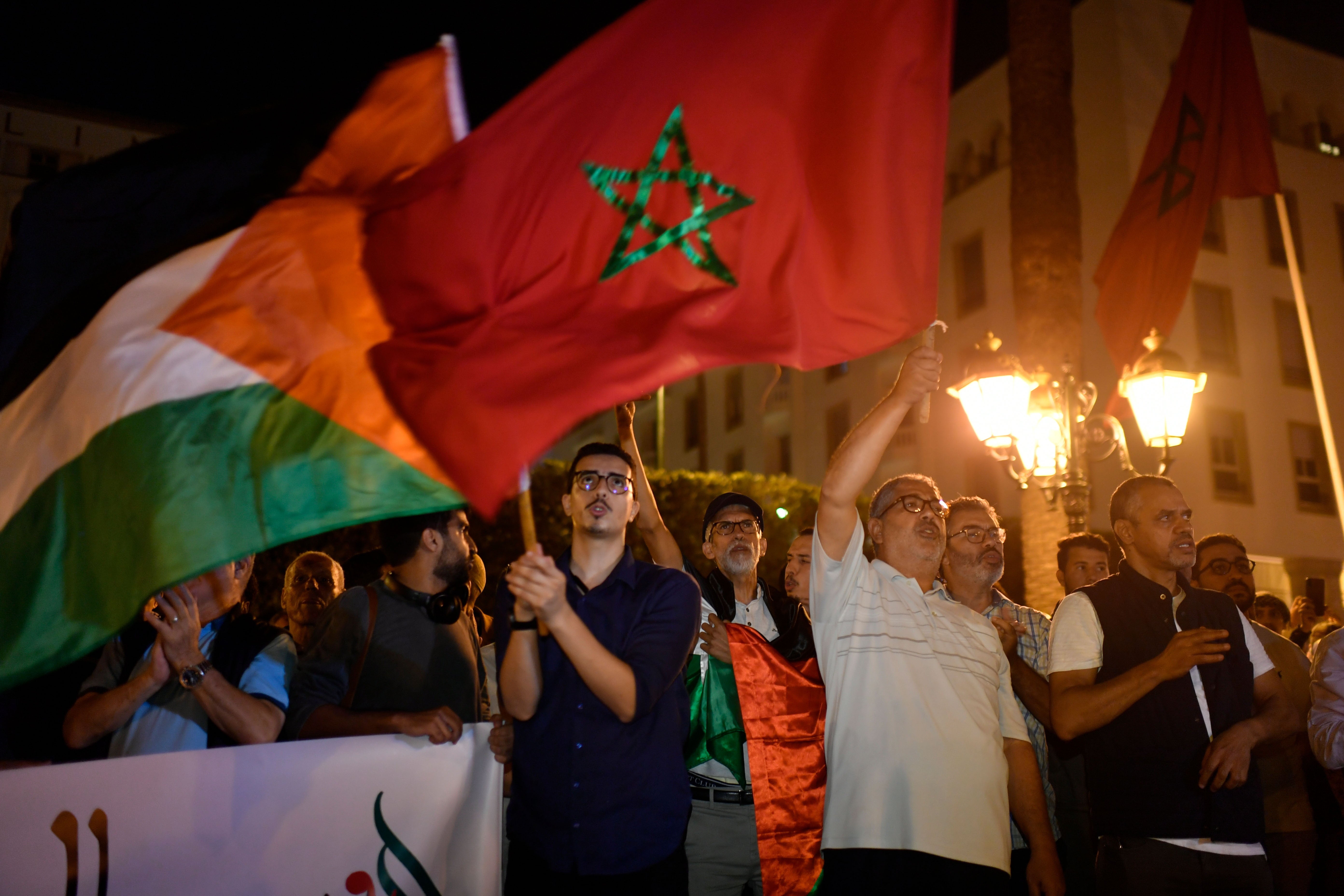 Manifestantes frente al Parlamento en Marruecos. 