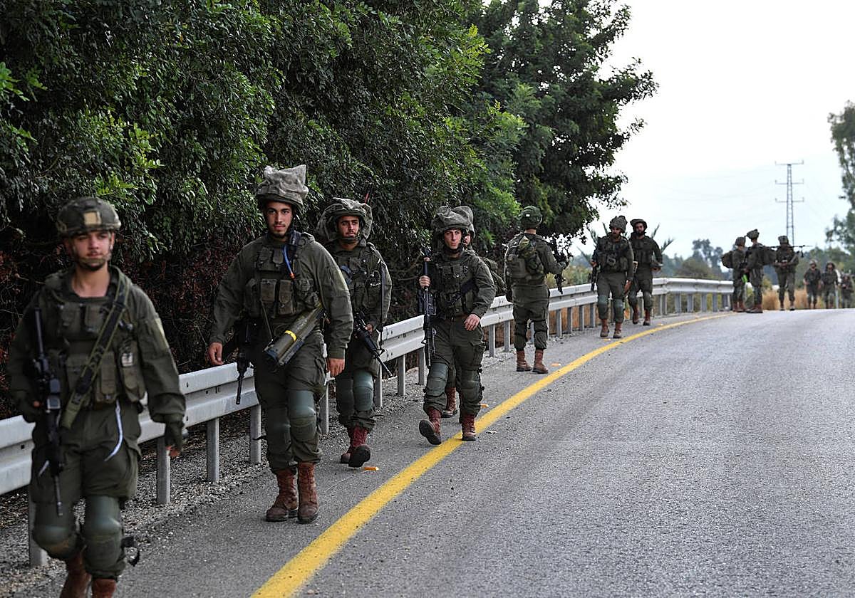 Soldados israelíés cerca de la frontera con el Líbano