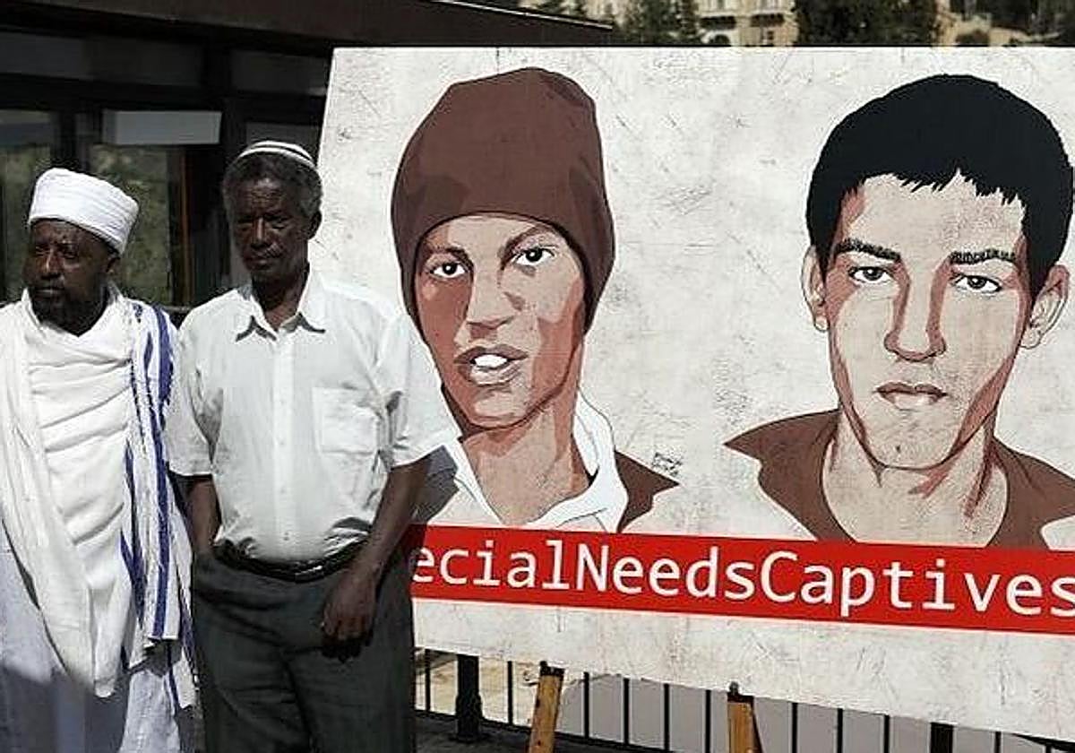 Familiares de los dos rehenes desaparecidos en Gaza en 2014 y 2015