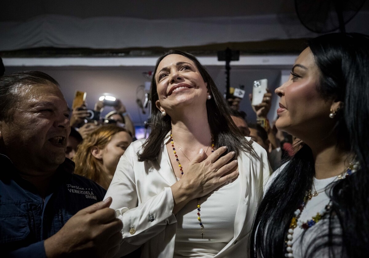 María Corina Machado celebra junto a sus seguidores los resultados de las primarias de la oposición celebradas este domingo