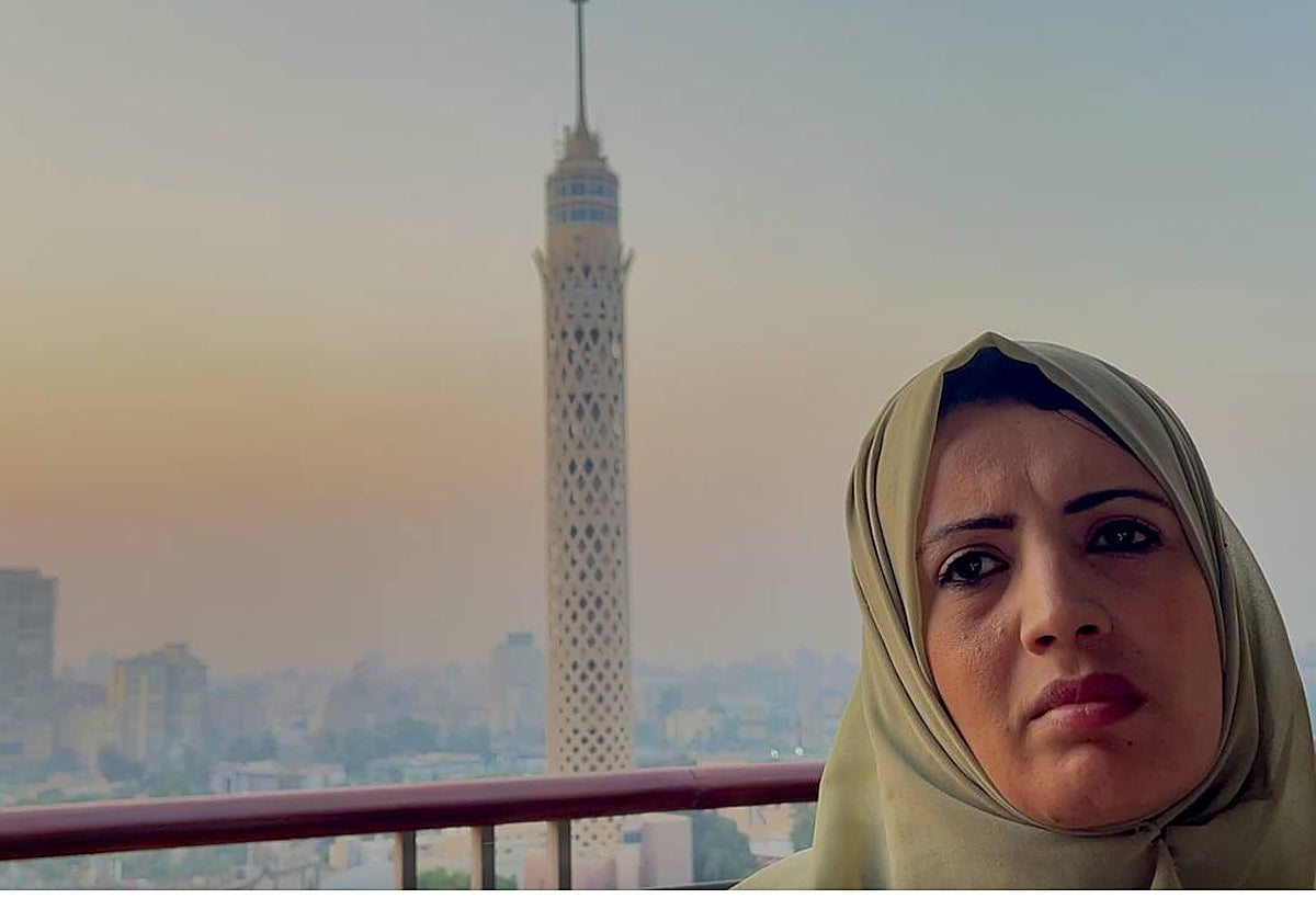 Amani Rabah, que cursa su doctorado en Marruecos, se ha quedado atrapada en El Cairo al cerrarse la frontera de Rafah con Gaza, donde tiene a toda su familia, por la guerra entre Israel y Hamás