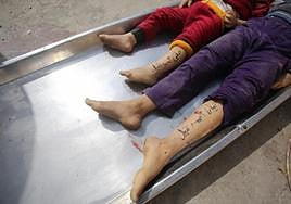 'DNIs de tinta' para los niños en Gaza: la desesperación lleva a los padres a escribir los datos de sus hijos en sus cuerpos