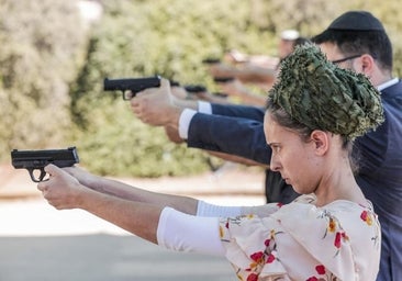 Pistolas para combatir el miedo a Hamás: se disparan los cursos de autodefensa en Israel tras los ataques terroristas