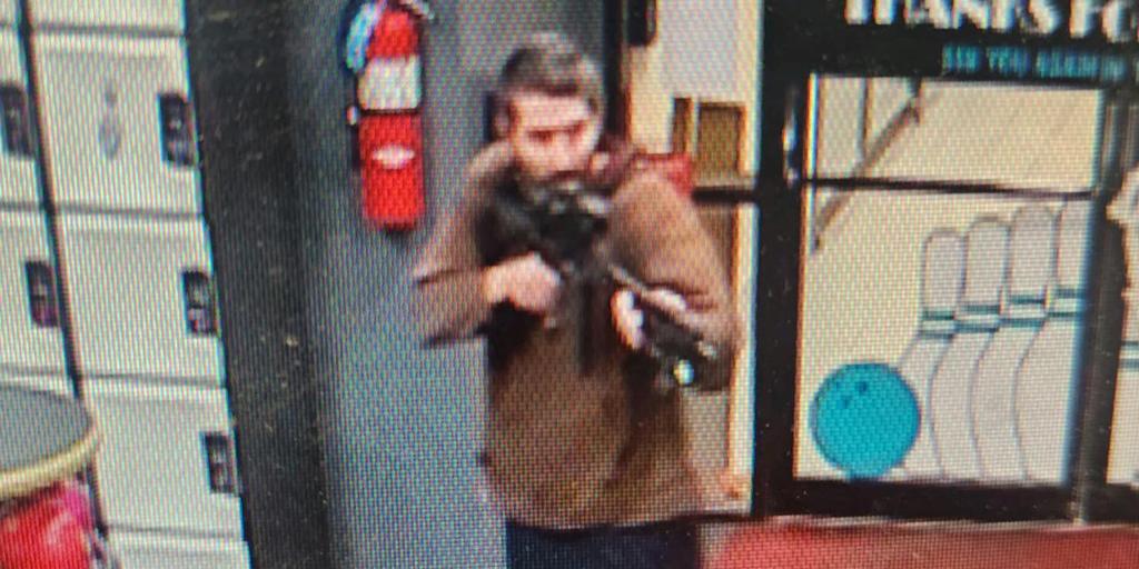 Encuentran muerto al sospechoso del tiroteo en Maine