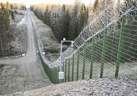 Finlandia levanta una valla de 200 kilómetros en puntos críticos de su frontera con Rusia