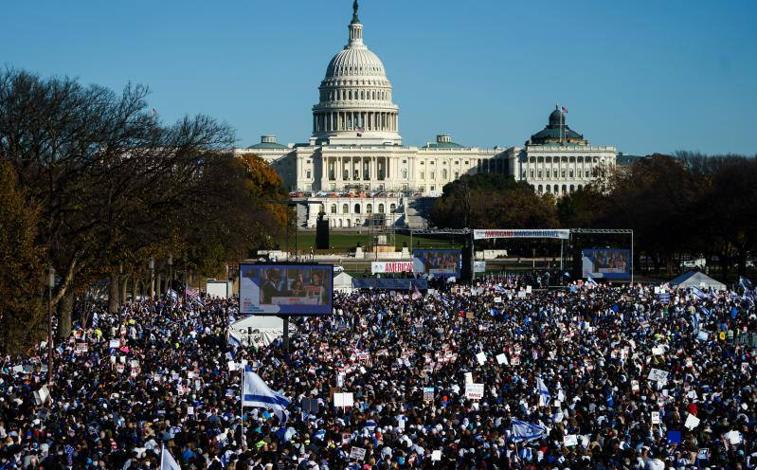 Imagen principal - 250.000 personas se han reunido ante el Capitolio en apoyo a la defensa de Israel