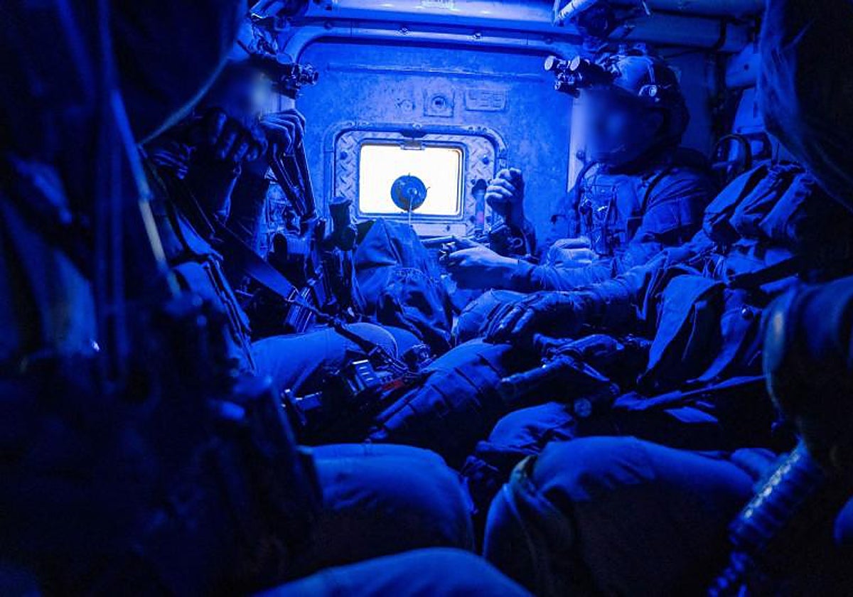 Soldados israelíes durante una operación militar en los alrededores del hospital Al Shifa de Ciudad de Gaza