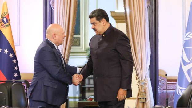 Nicolás Maduro, durante su encuentro en 2022 con el fiscal de la CPI, Karim Khan, en Caracas