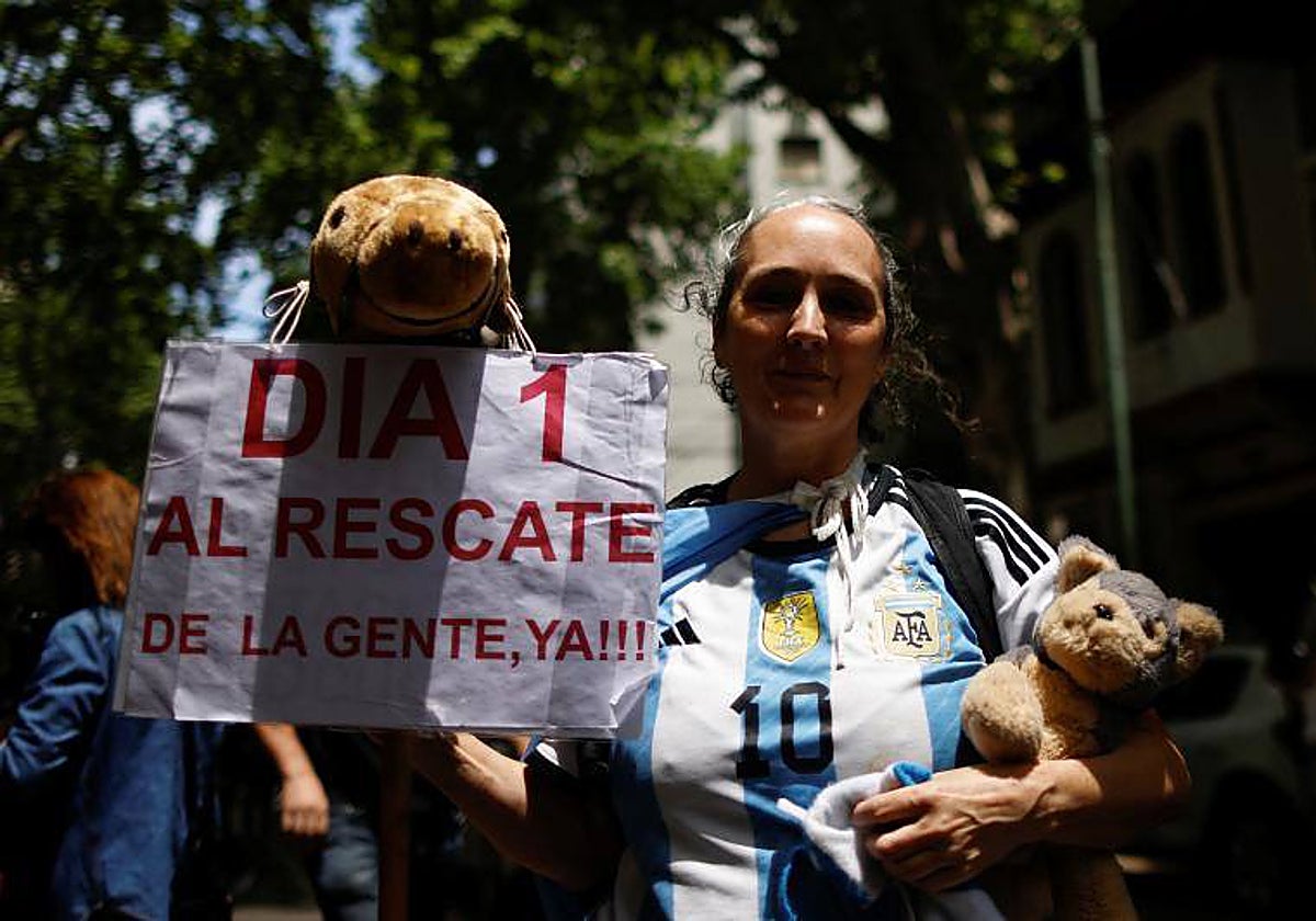 Una ciudadana argentina en Buenos Aires pidiendo árnica