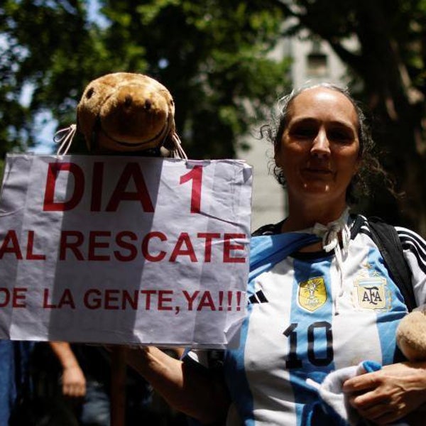 «Morir quemados o morir ahogados»: las dudas existenciales de los argentinos en su encrucijada electoral