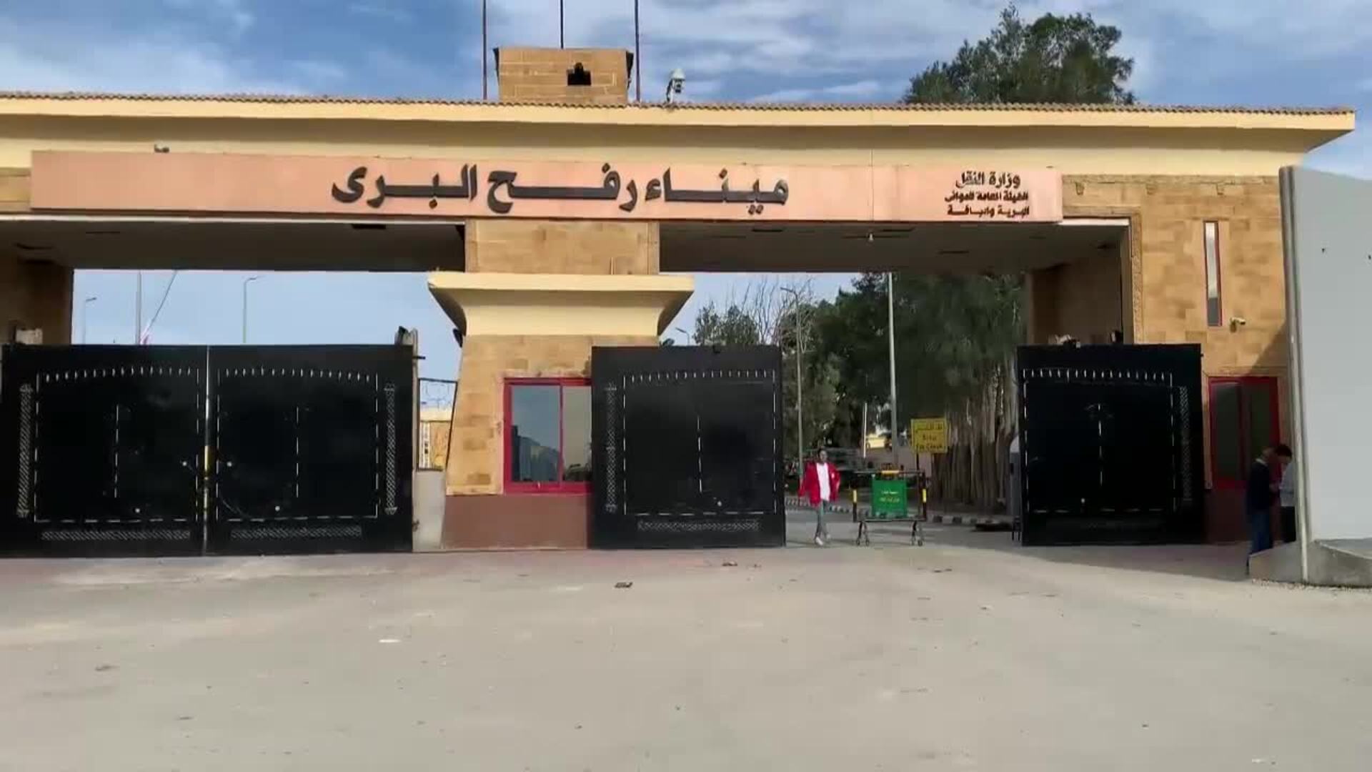 La ayuda humanitaria para Gaza espera al otro lado del paso de Rafah