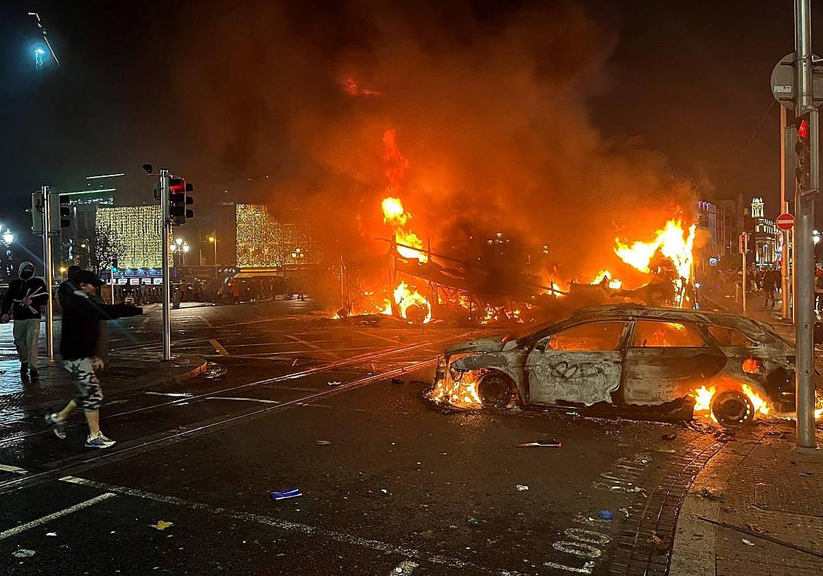 Fuego en las calles de Dublín