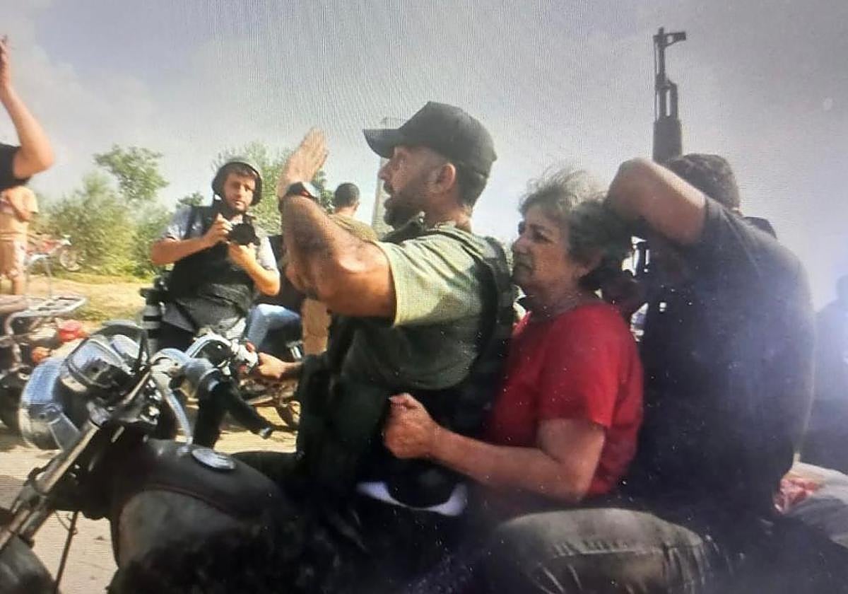 Adina Moshe, entre los secuestradores de Hamás el pasado 7 de octubre, ha sido liberada