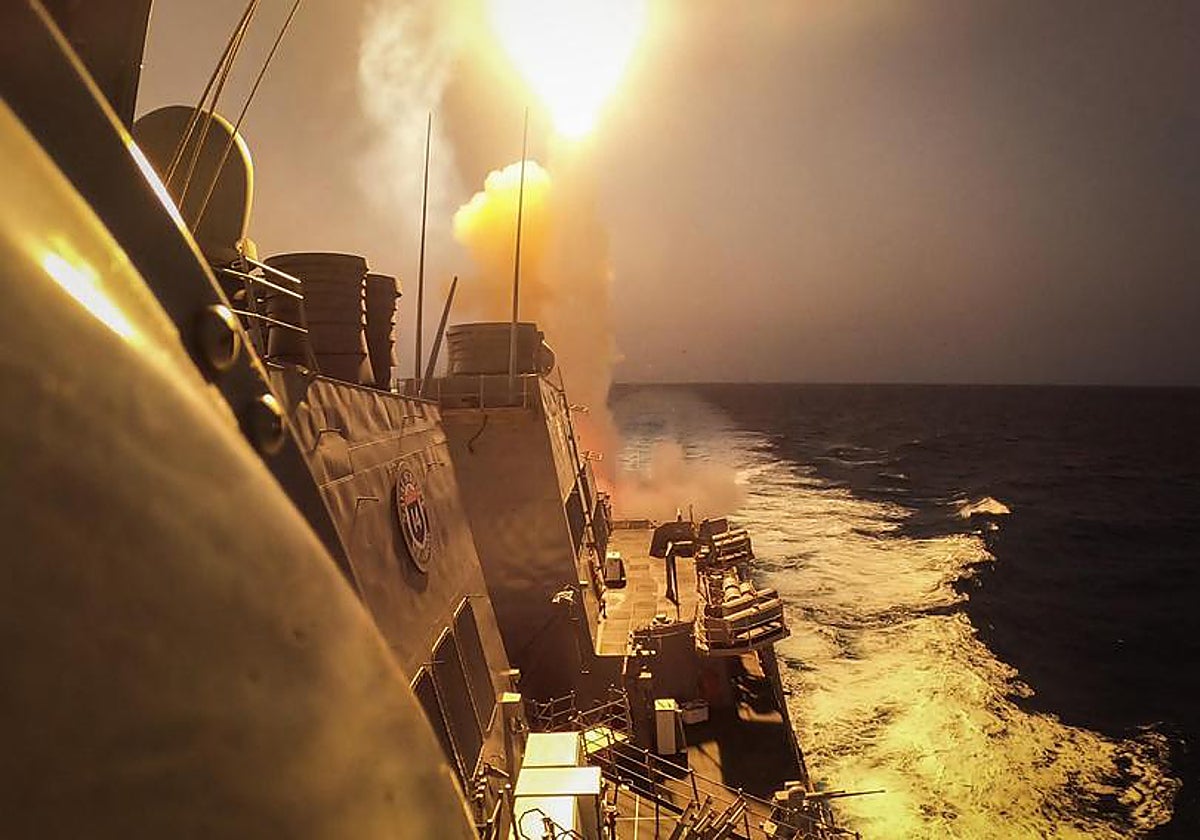 El destructor estadounidense USS Carney