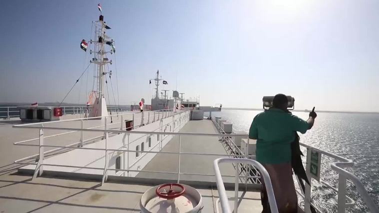 Hutíes del Yemen convierten el buque secuestrado en el mar Rojo en una atracción turística