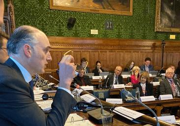 Reino Unido acusa a Rusia de ciberespionaje a políticos y medios británicos, y convoca a su embajador