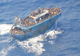 Señalan a la Guardia Costera griega por el naufragio que costó la vida a más de medio millar de inmigrantes