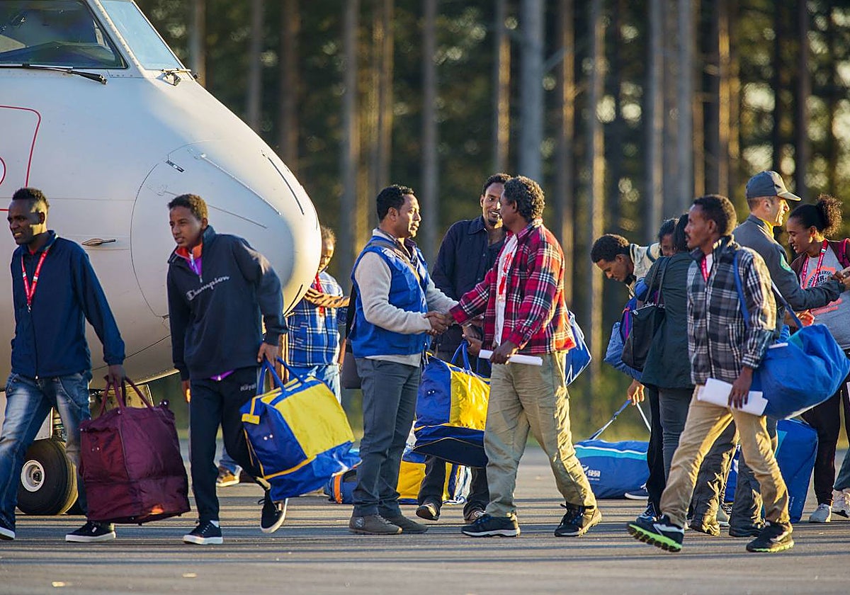 Un grupo de inmigrantes aterriza en Kallax, al norte de Suecia