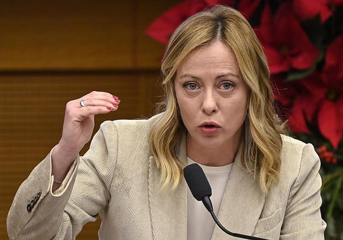 Giorgia Meloni durante su conferencia de prensa