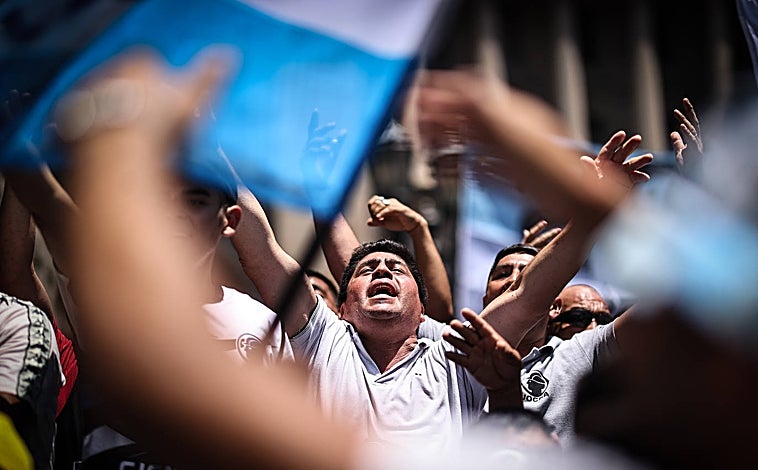 Imagen principal - El primer mes de &#039;la revolución libertaria&#039; de Javier Milei