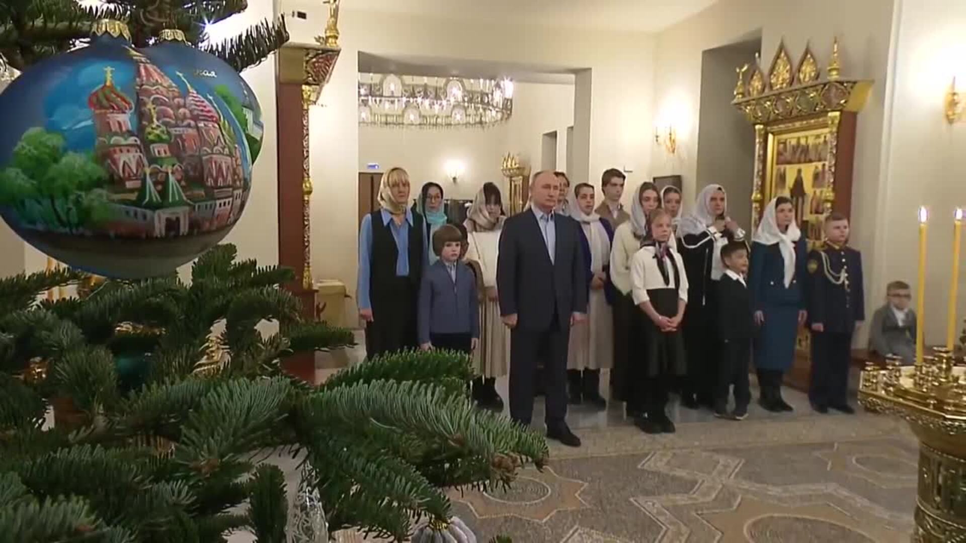 Putin recibe la Navidad ortodoxa en compañía de familiares de soldados caídos en Ucrania