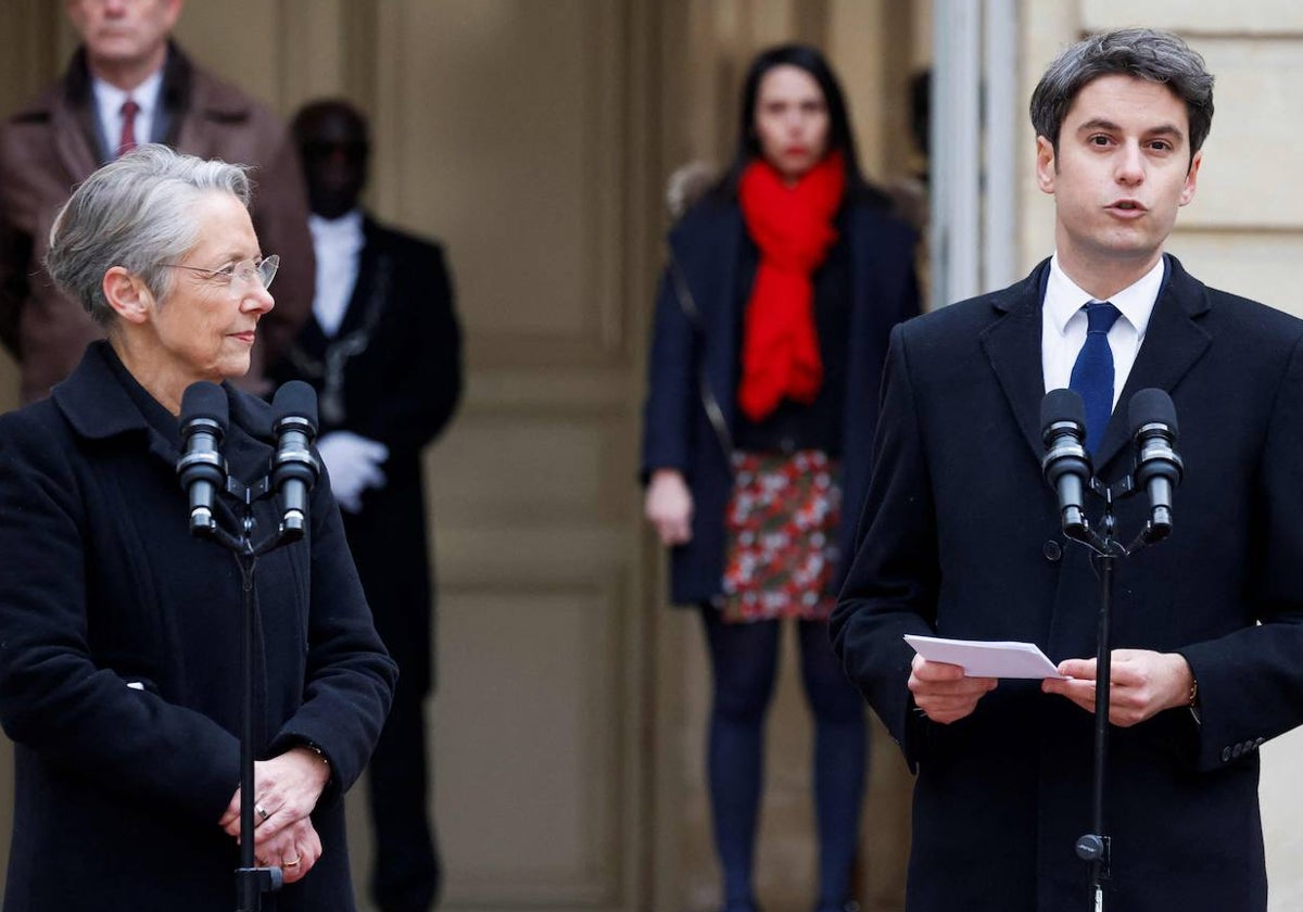 Élisabeth Borne entrega el testigo a Gabriel Attal, nuevo primer ministro de Francia