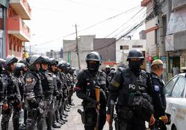 Noche de terror en Ecuador: coches bomba, secuestro de policías y presos amotinados en las cárceles