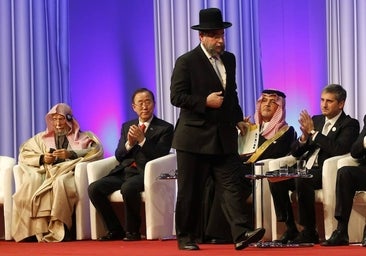 El presidente de los judíos europeos Pinchas Goldschmidt, galardonado con el Premio Carlomagno