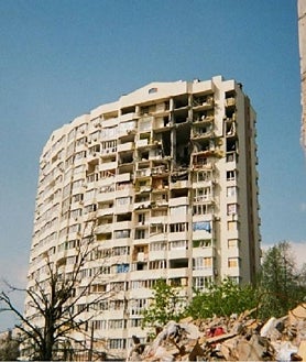 Imagen secundaria 2 - Los jóvenes hacen fotos de los que ven día a día con las cámaras analógicas que les han regalado