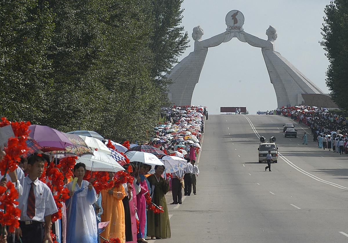 Monumento a las Tres Cartas para la Reunificación Nacional demolido por Corea del Norte